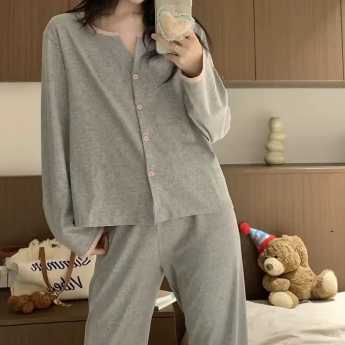 Les vêtements de nuit pour femmes peuvent être portés comme