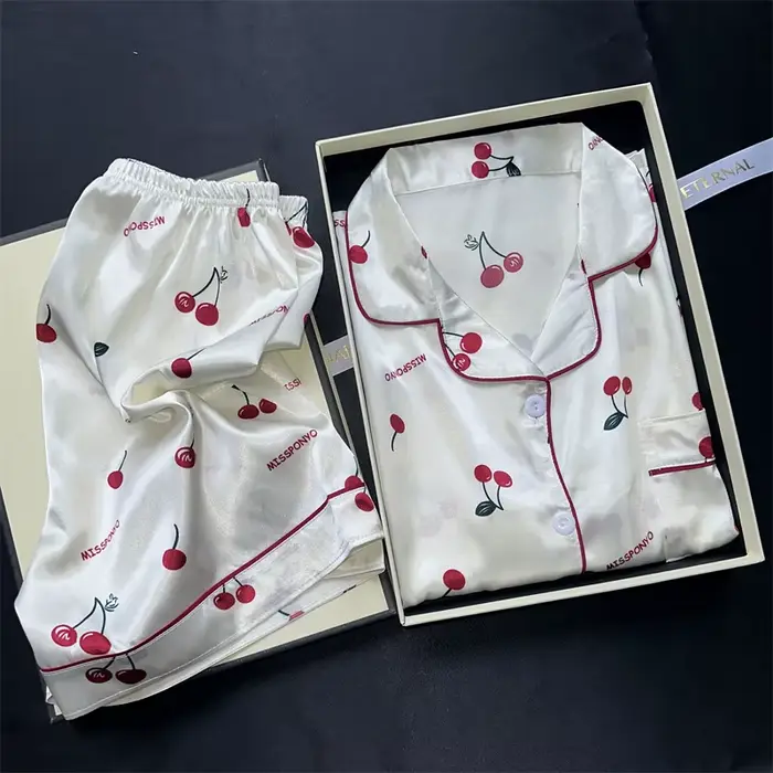 Ensemble pyjama imprimé cerise pour femmes