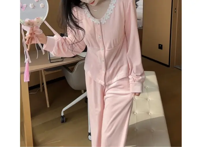 Pyjama en velours doux et amincissant pour femme 2026 avec coussinets de poitrine