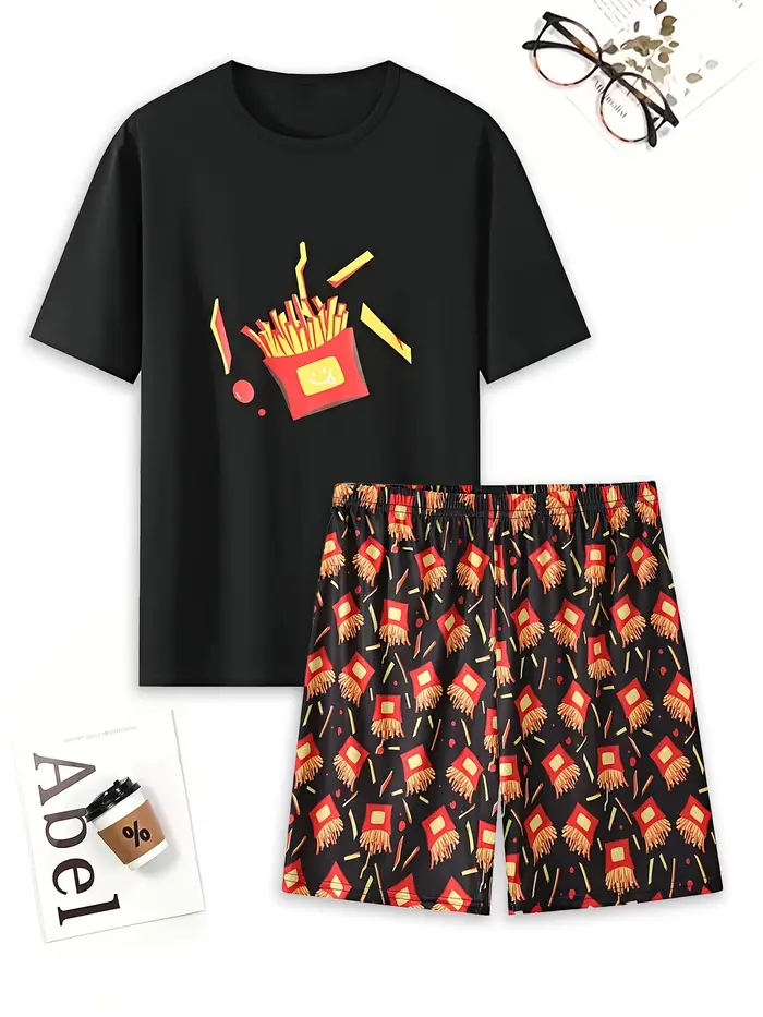 Un ensemble de pyjamas décontractés imprimés avec des motifs de frites, comprenant un short et un t-