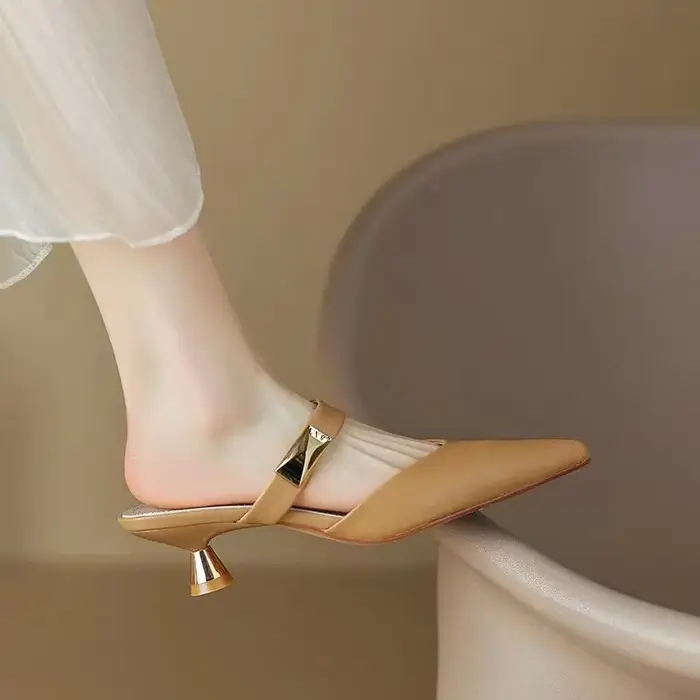 Pantoufles à bout pointu de Style coréen pour femmes, vêtements d'extérieur d'été, couvre-tête aminc