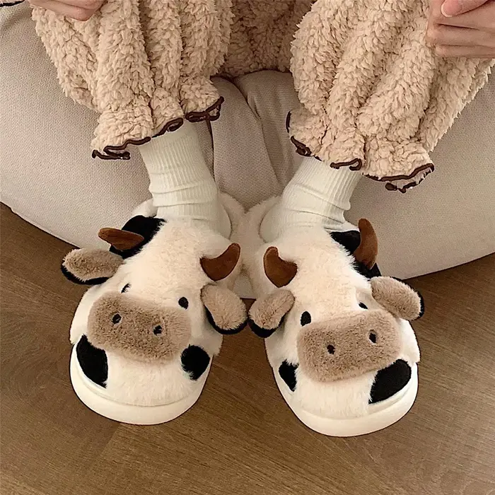 Pantoufles en peluche à motif vache
