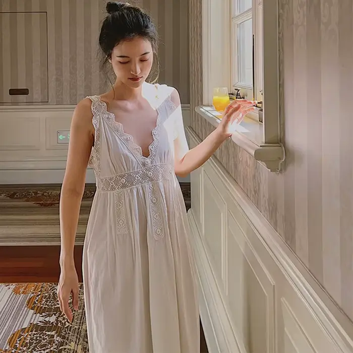 Chemise de nuit sexy à col en V de style français pour femmes