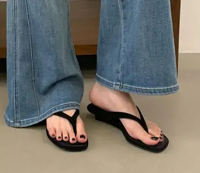 ZAROY – Tongs rouges pour femmes, sandales d'été décontractées à talons bas et fins, mules de plage 
