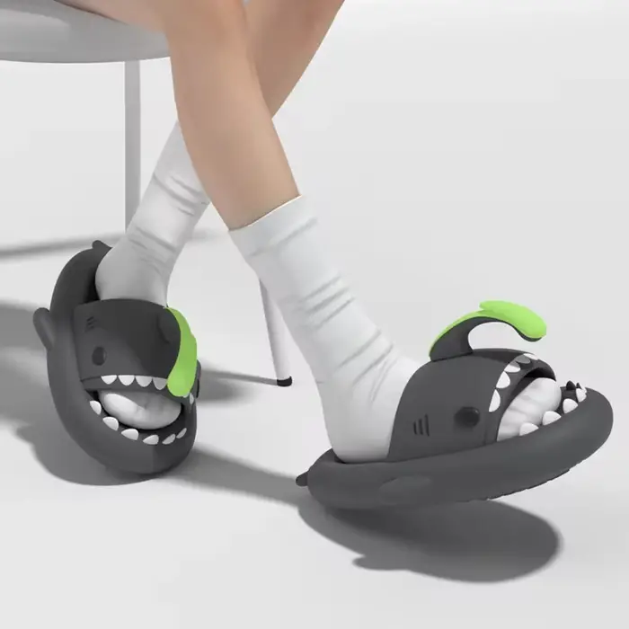Pantoufles de requin lumineuses de noël pour femmes et hommes