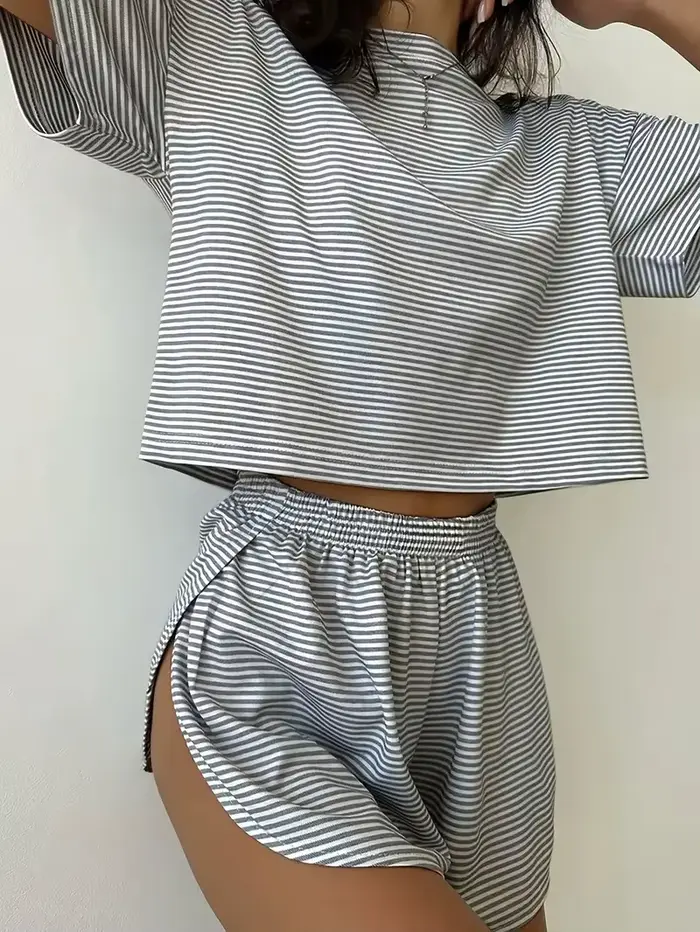 Nouvel ensemble pyjama rayé pour femme 2026 – T-shirt à manches courtes et short 2 pièces pour l'été – Tenue décontractée ample à col rond pour la maison