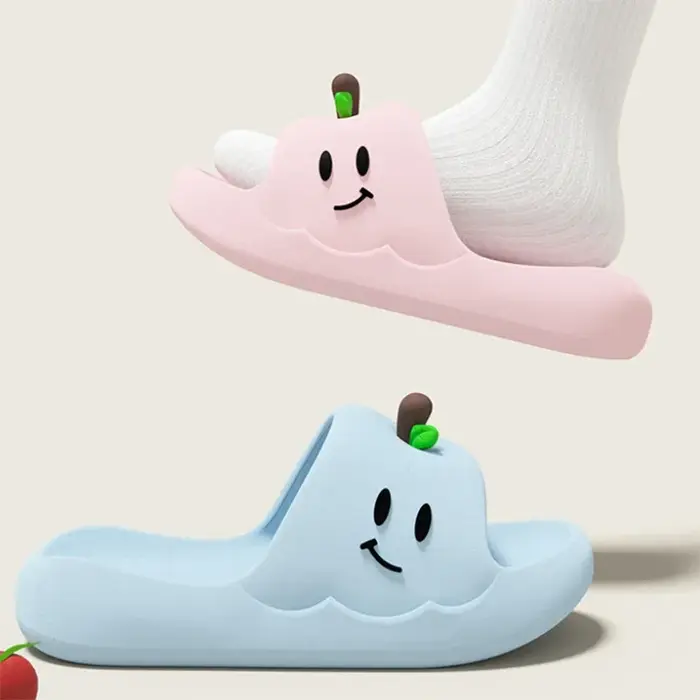 Mignonnes pantoufles en EVA à semelle épaisse motif pomme de dessin animé pour femmes