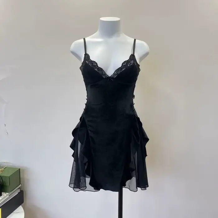 Pyjama d'hiver en velours et dentelle pour femme, chemise de nuit à bretelles avec coussinet de poit