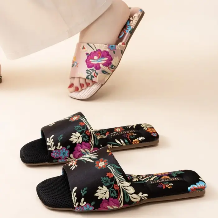 Nouvelles pantoufles d'intérieur chinoises haut de gamme pour femmes
