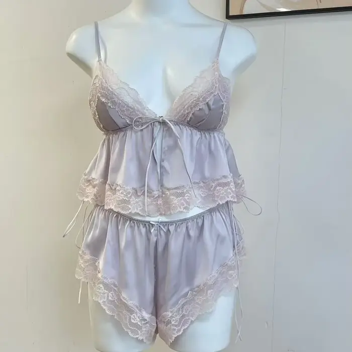 Pyjama français en dentelle pour femme