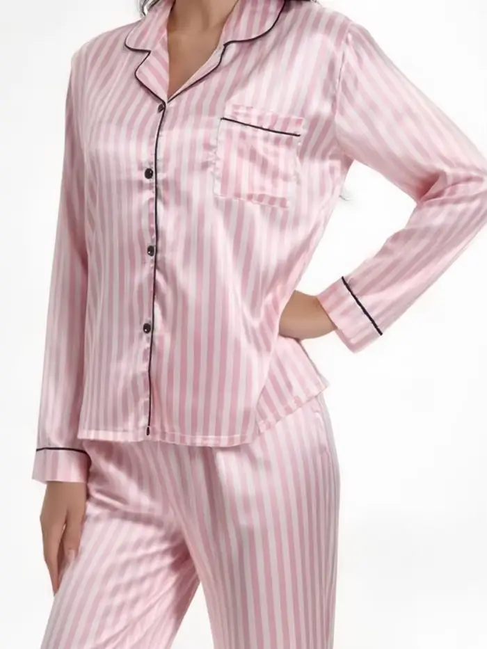 Ensemble pyjama rayé élégant pour femmes