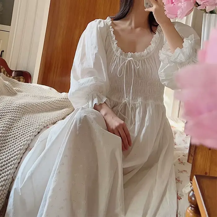 Chemise de nuit princesse vintage brodée pour femme