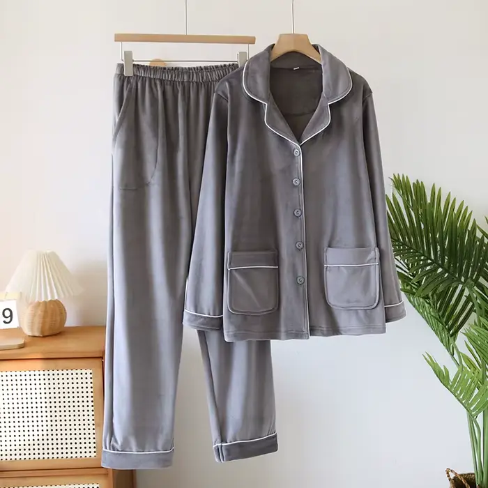 Pyjama d'hiver 2026 en flanelle épaisse et chaude à manches longues pour femme – Ensemble de nuit et