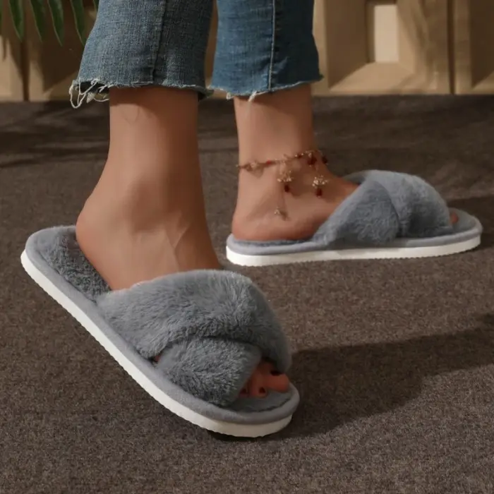 Pantoufles en peluche croisées moelleuses pour femmes