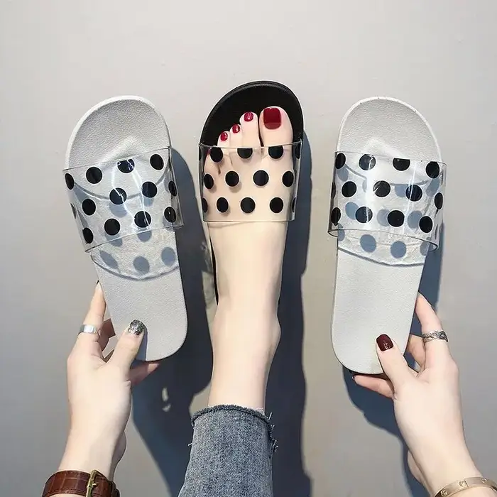 Pantoufles en caoutchouc coordonnantes pour femmes
