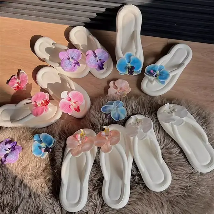 Nouvelles tongs EVA antidérapantes d'été à motif chevrons