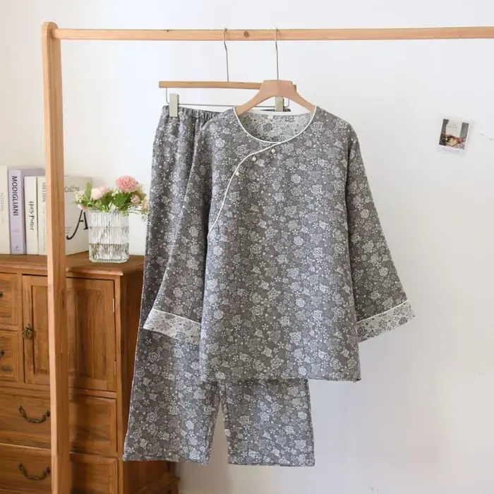 Pyjama en fil de coton teint en fil pour femme