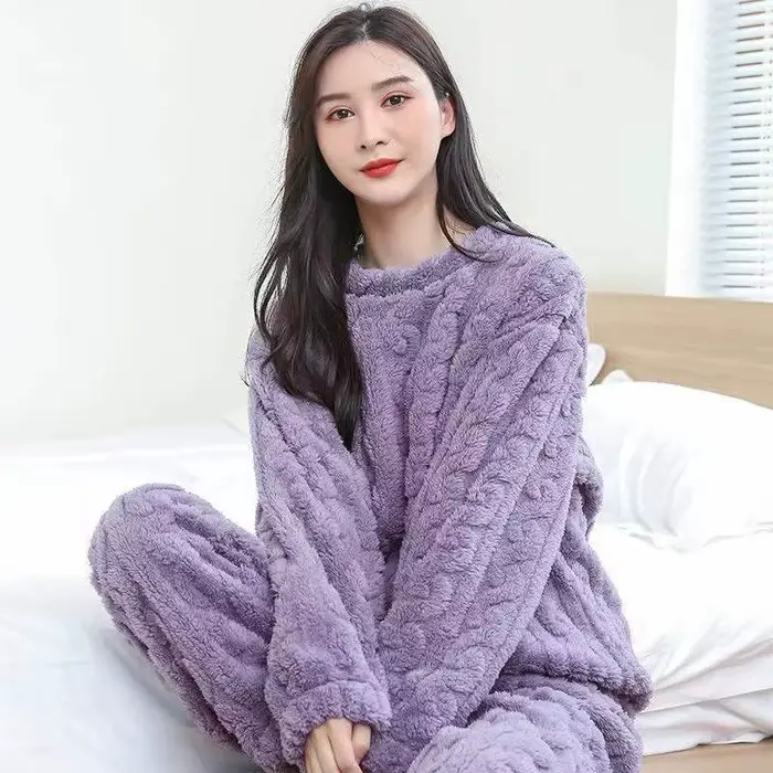 Pyjama en velours corail pour femmes