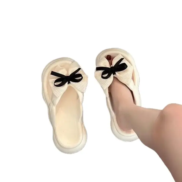 Pantoufles antidérapantes à nœud papillon