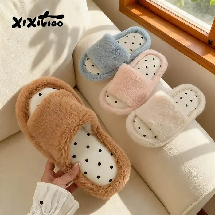 Nouvelles pantoufles d'intérieur pour femmes, en fourrure, légères et silencieuses, à pois, pour le salon