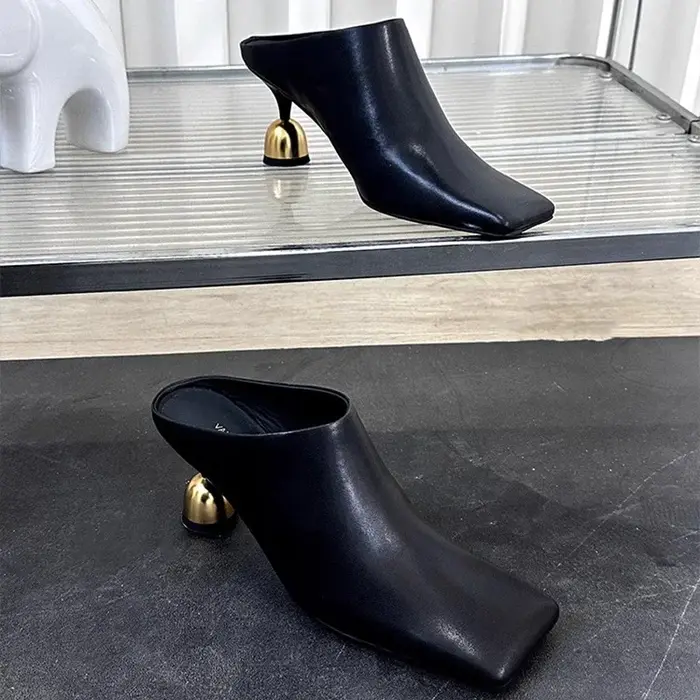 Nouvelles pantoufles pour femmes en peau de mouton blanche