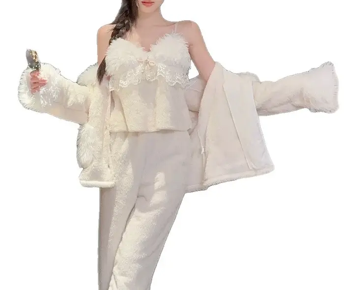 Pyjama en velours corail à bretelles, ensemble trois pièces, pyjama en flanelle mignon pour femmes, nouveau style, peut être porté à l'extérieur comme vêtements de maison