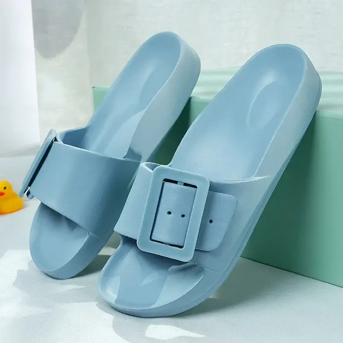 Pantoufles de couleur unie pour femmes à la maison, nouvelles chaussures de plage antidérapantes pou