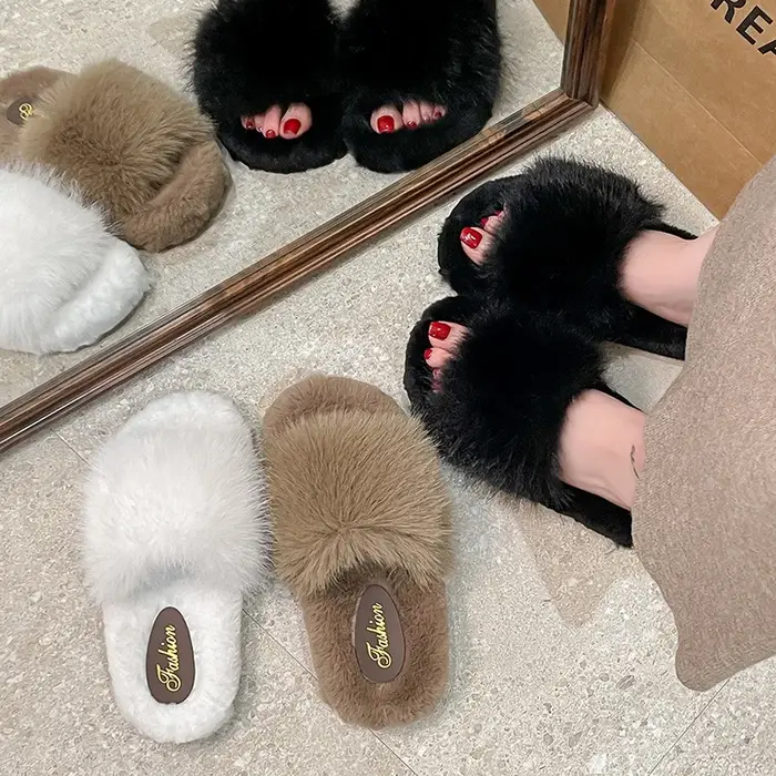 Pantoufles en fourrure pour femmes