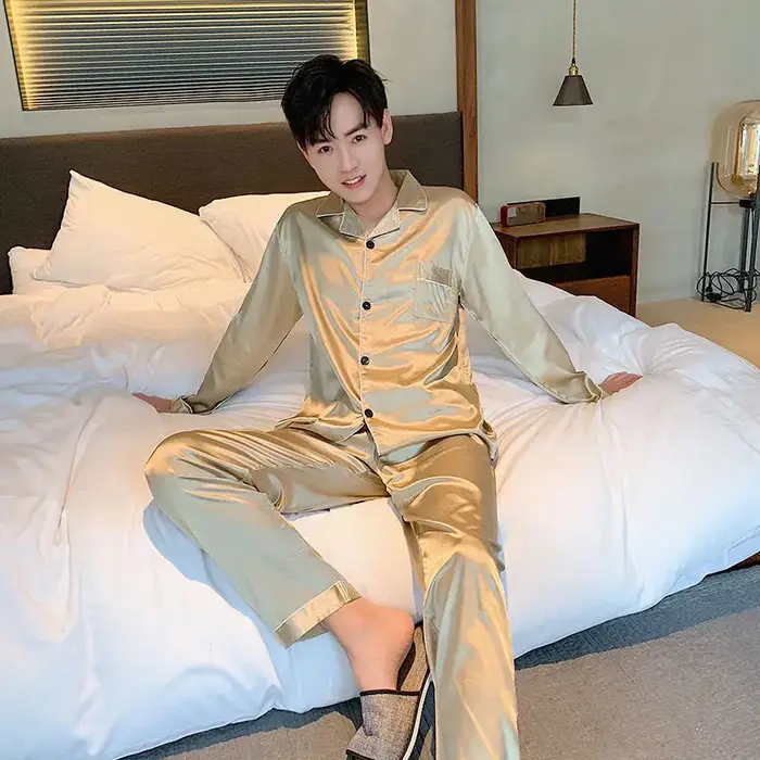 Nouveau élégant soie hommes pyjama ensembles Long bouton vêtements de nuit mâle dormir maison