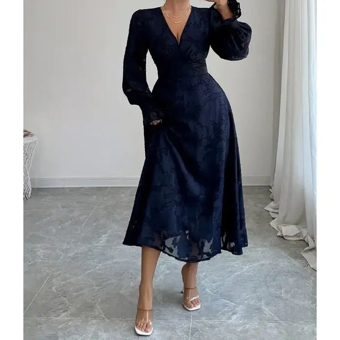 Robe à manches longues en dentelle en V profond, Style élégant, automne-hiver 2025
