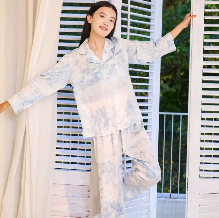 Ensemble de pyjama en satin soyeux pour femmes