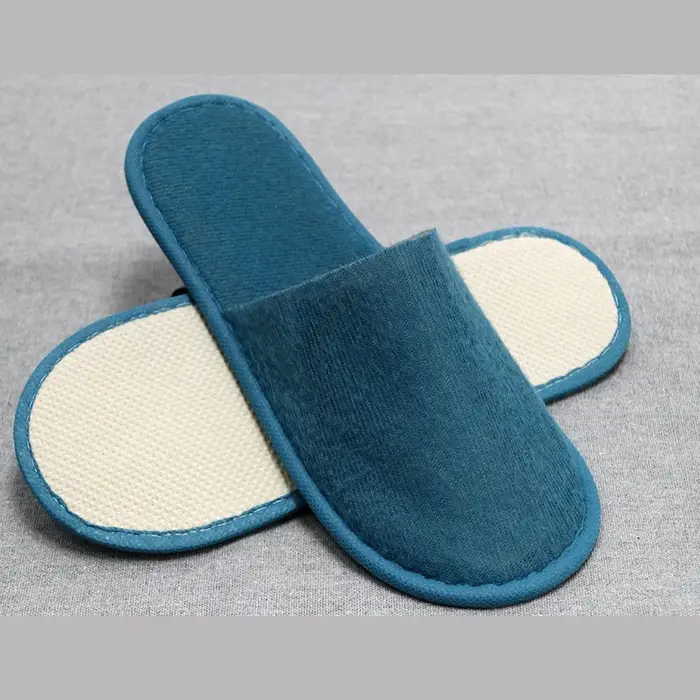10 paires de pantoufles luxueuses en peluche pour femmes et hommes