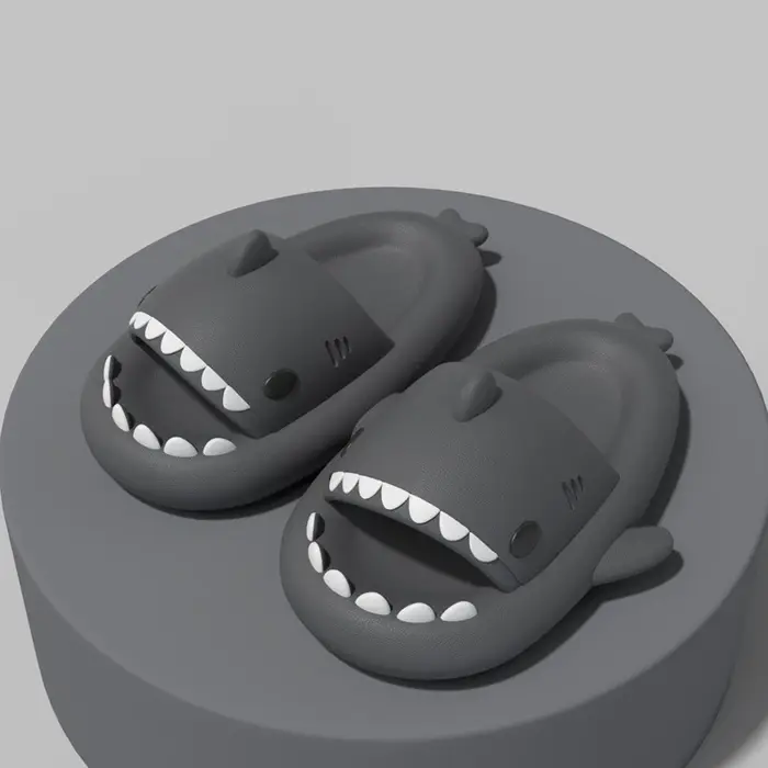 Pantoufles d'été en forme de requin