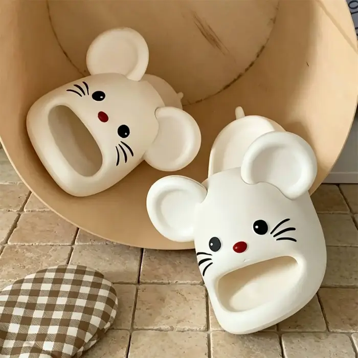Nouvelles pantoufles d'été 2026 pour femmes, motif souris amusant, respirantes, avec soutien de la v