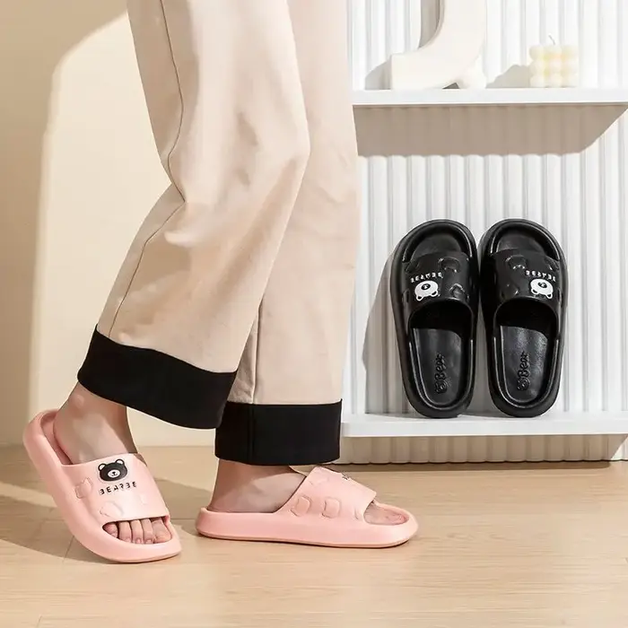 Chaussons pour femmes pour l'été en plein air intérieur à semelles épaisses salle de bain anti-dérapant Cool pantoufles
