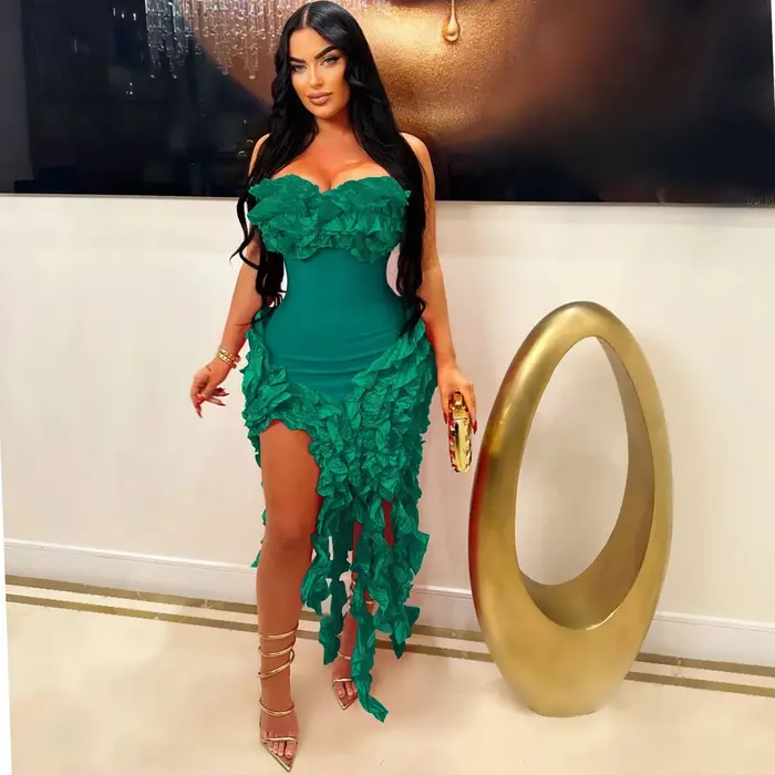 Robe de soirée élégante sans bretelles plissée à volants pour femme