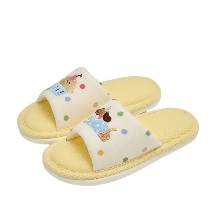 Chaussons en lin brodés de dessins animés pour femmes
