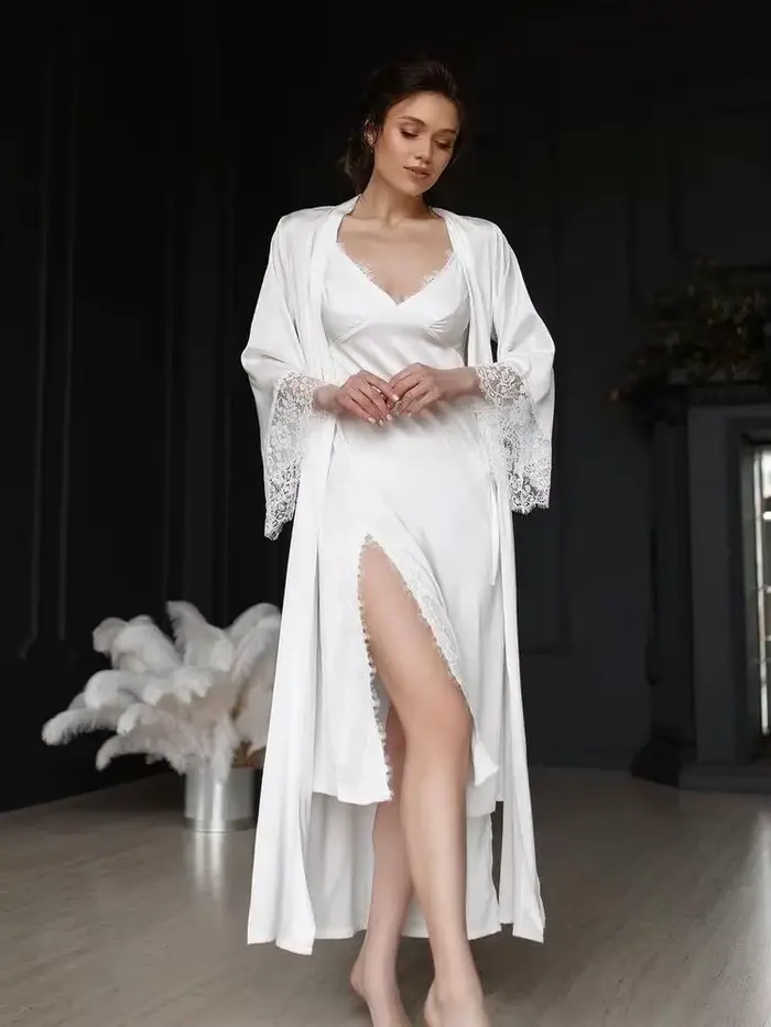 Ensemble de Nuisette et Peignoir en Soie Luxueux pour Femme