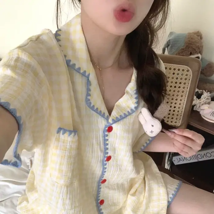 Pyjama d'été mignon à carreaux color-block pour femme : ensemble à manches courtes, ensemble deux pièces doux pour se détendre, vêtements d'été pour femme