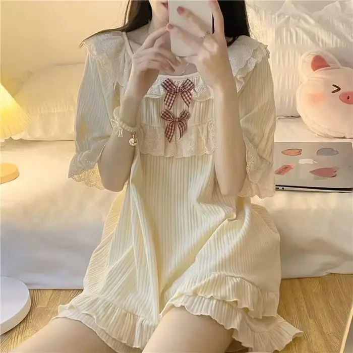 Pyjama d'été pour femme ensemble deux pièces style princesse beige avec short manches courtes et nœuds confortables pour maison
