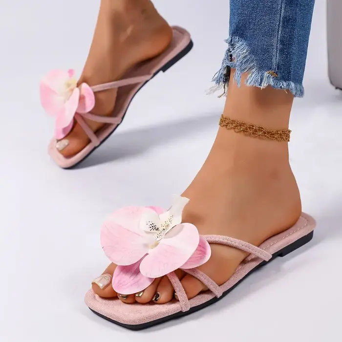 Nouvelles pantoufles à enfiler pour femmes