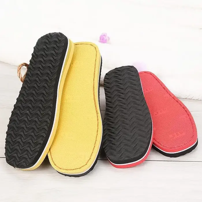 Chaussons en coton à semelle en caoutchouc antidérapante