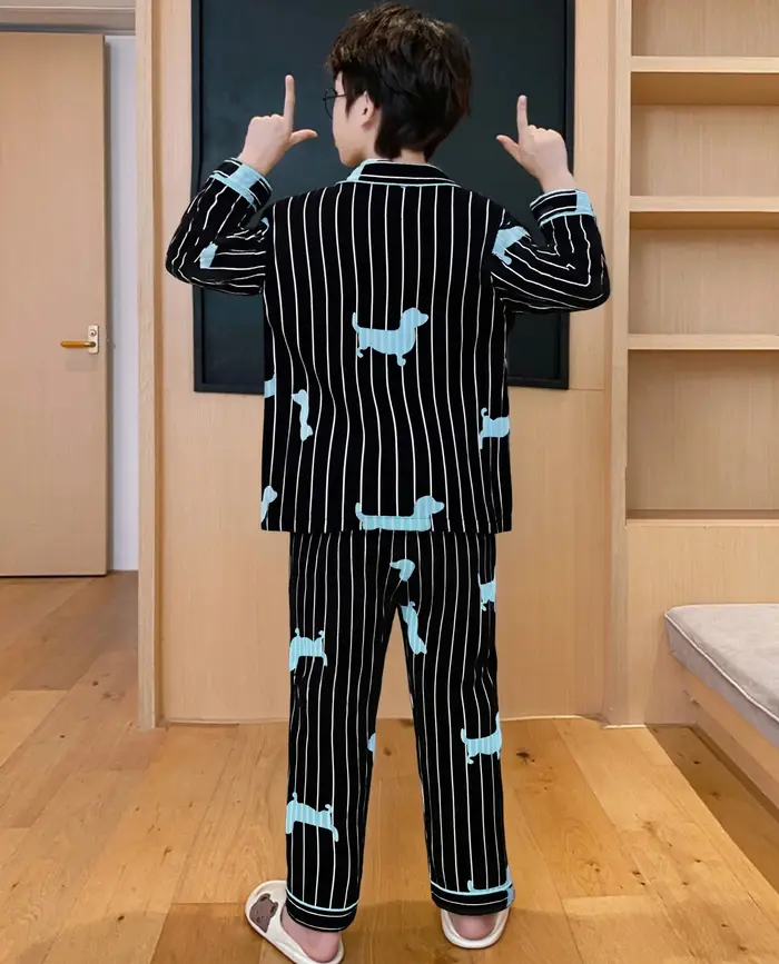 Ensemble de pyjama à motif de chiot, comprenant un haut à manches longues et un pantalon assorti, vêtement d'intérieur confortable.