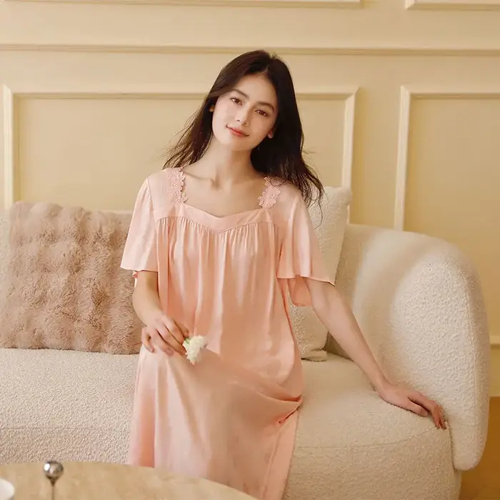 2025 Court Style Satin Jacquard français doux Simple longue à manches courtes chemise de nuit dentelle col carré