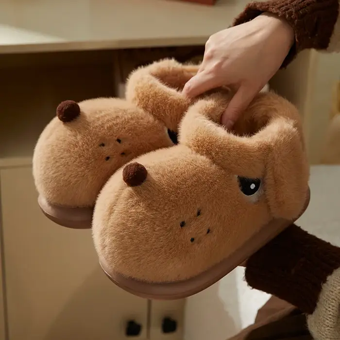 Pantoufles d'intérieur moelleuses en fausse fourrure pour hommes et femmes