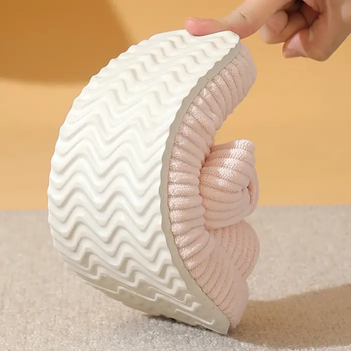 Pantoufles de maison à bretelles croisées en velours côtelé pour femmes, diapositives d'intérieur légères et antidérapantes, pantoufles en peluche rayées toutes saisons pour couples