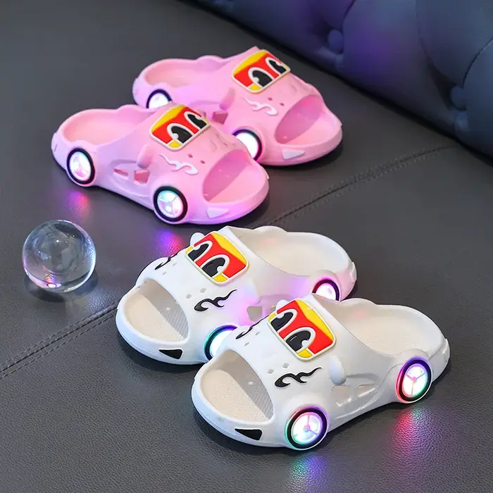 Chaussons de dessin animé lumineux polyvalents pour filles