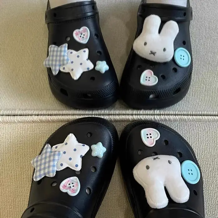 Pantoufles Miffy Kawaii avec des pois bleus et des étoiles