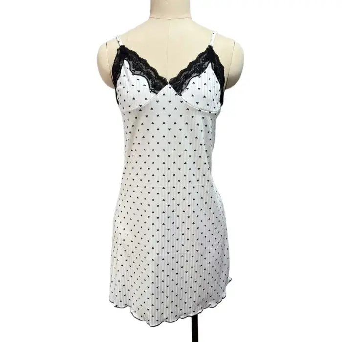 Robe de pyjama pour femme à imprimé cœur, coupe ajustée, col en V, sans manches, avec dentelle, cami