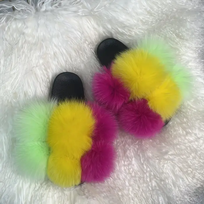 Claquettes moelleuses pour femmes avec pompon en fourrure
